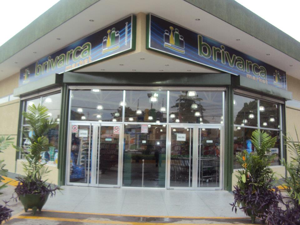 Tienda Brivarca Market fachada